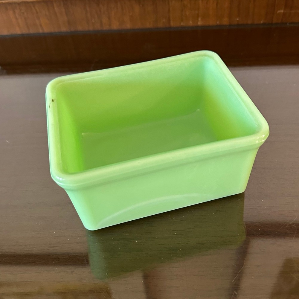 Vintage McKee Jadeite Refrigerator Dish 5x4 Uranium Glass UV Glow Green
